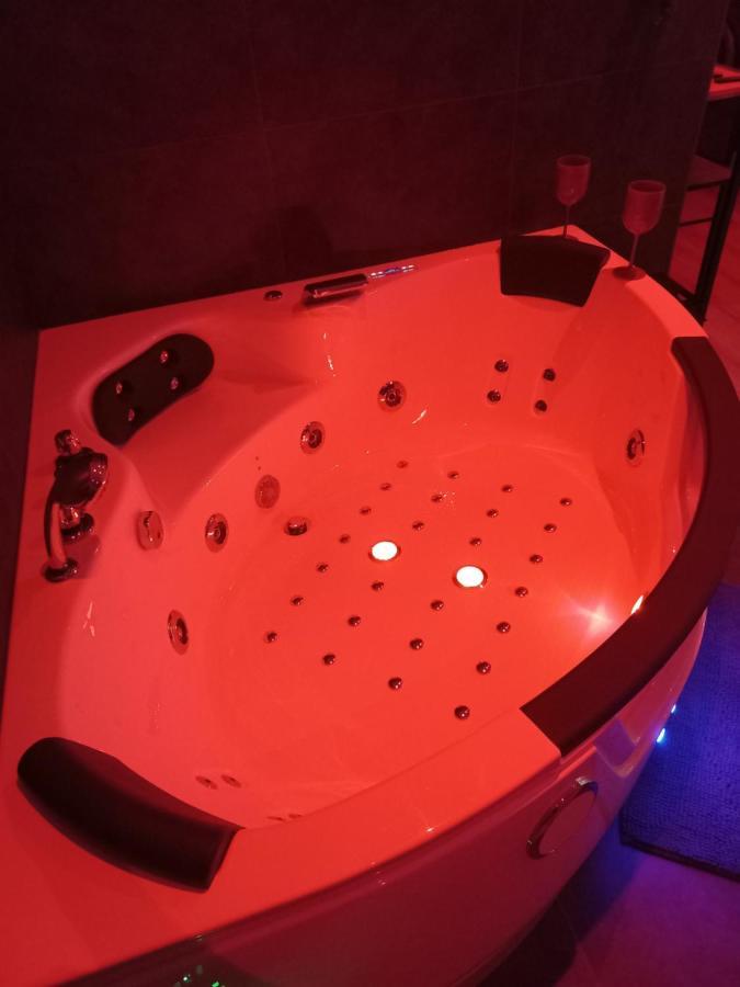 Game Room Эперне Экстерьер фото