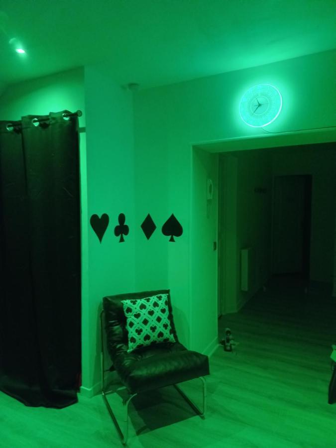 Game Room Эперне Экстерьер фото