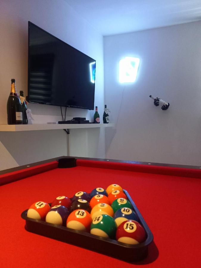 Game Room Эперне Экстерьер фото