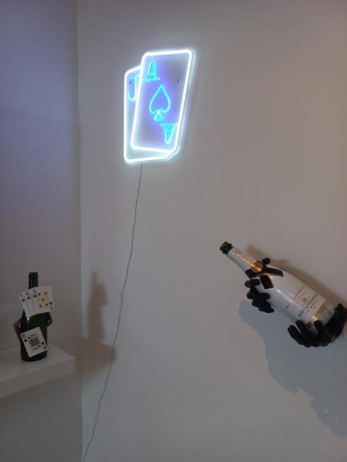 Game Room Эперне Экстерьер фото