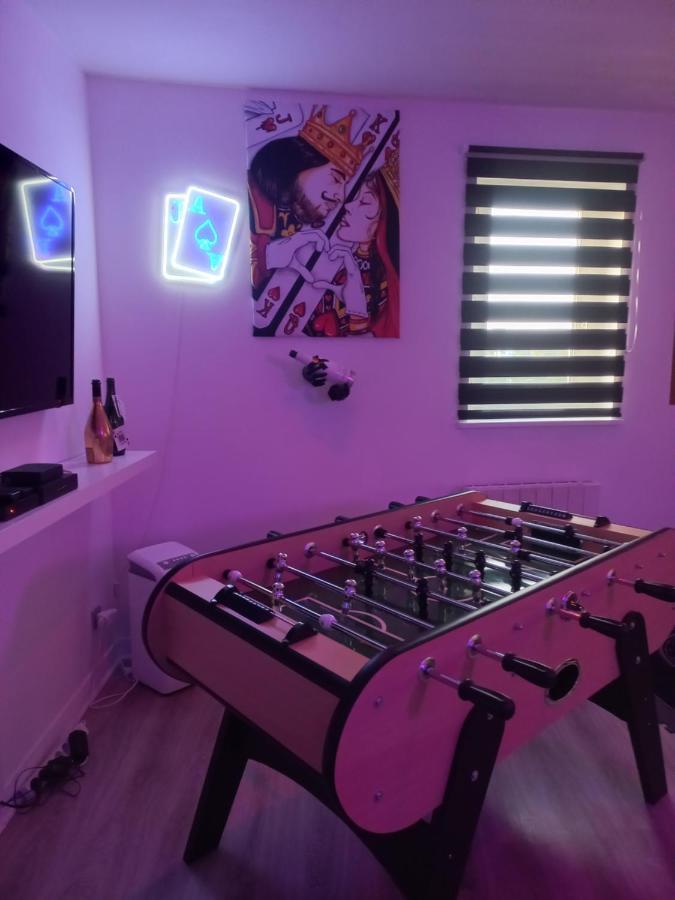Game Room Эперне Экстерьер фото