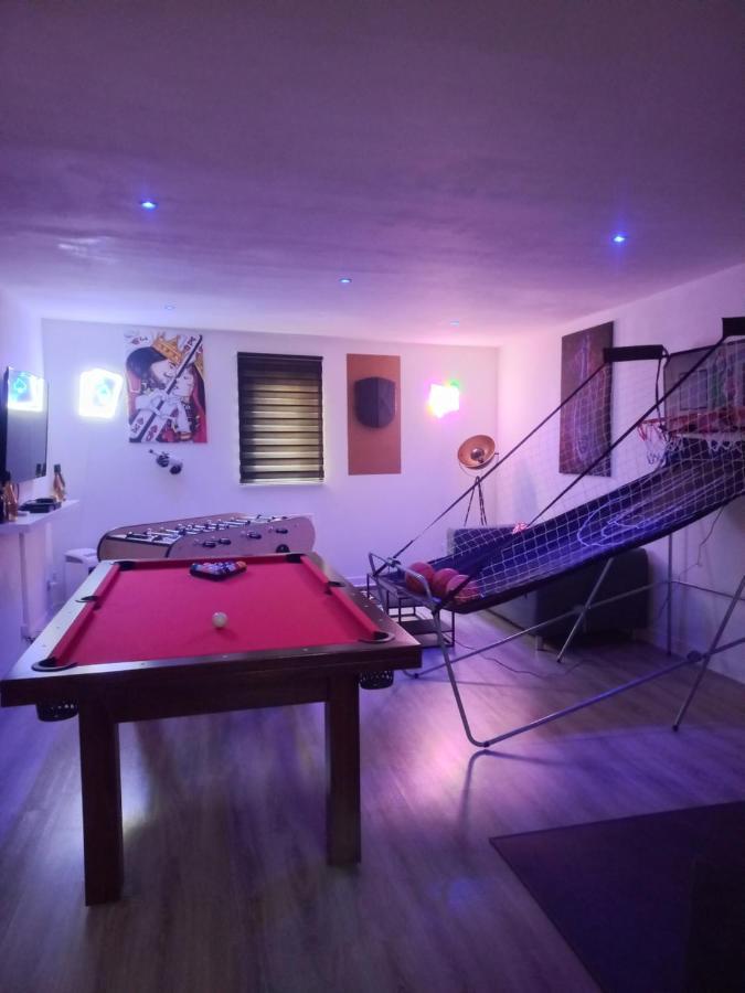 Game Room Эперне Экстерьер фото