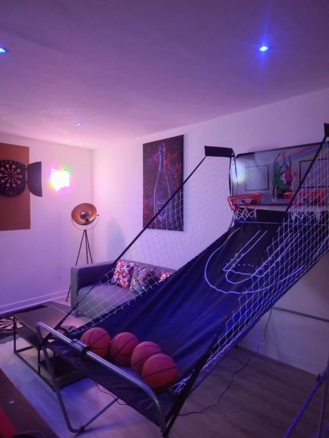 Game Room Эперне Экстерьер фото